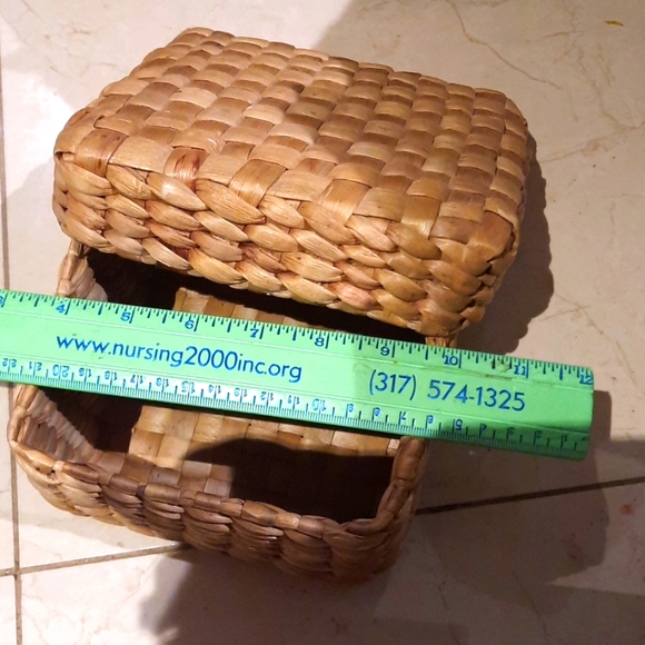 AMAZING WICKER BASKET  EXCELLENT FIR THE FRONT FOYER HIDE YOUR KEYS AND GLASSES - Picture 1 of 5